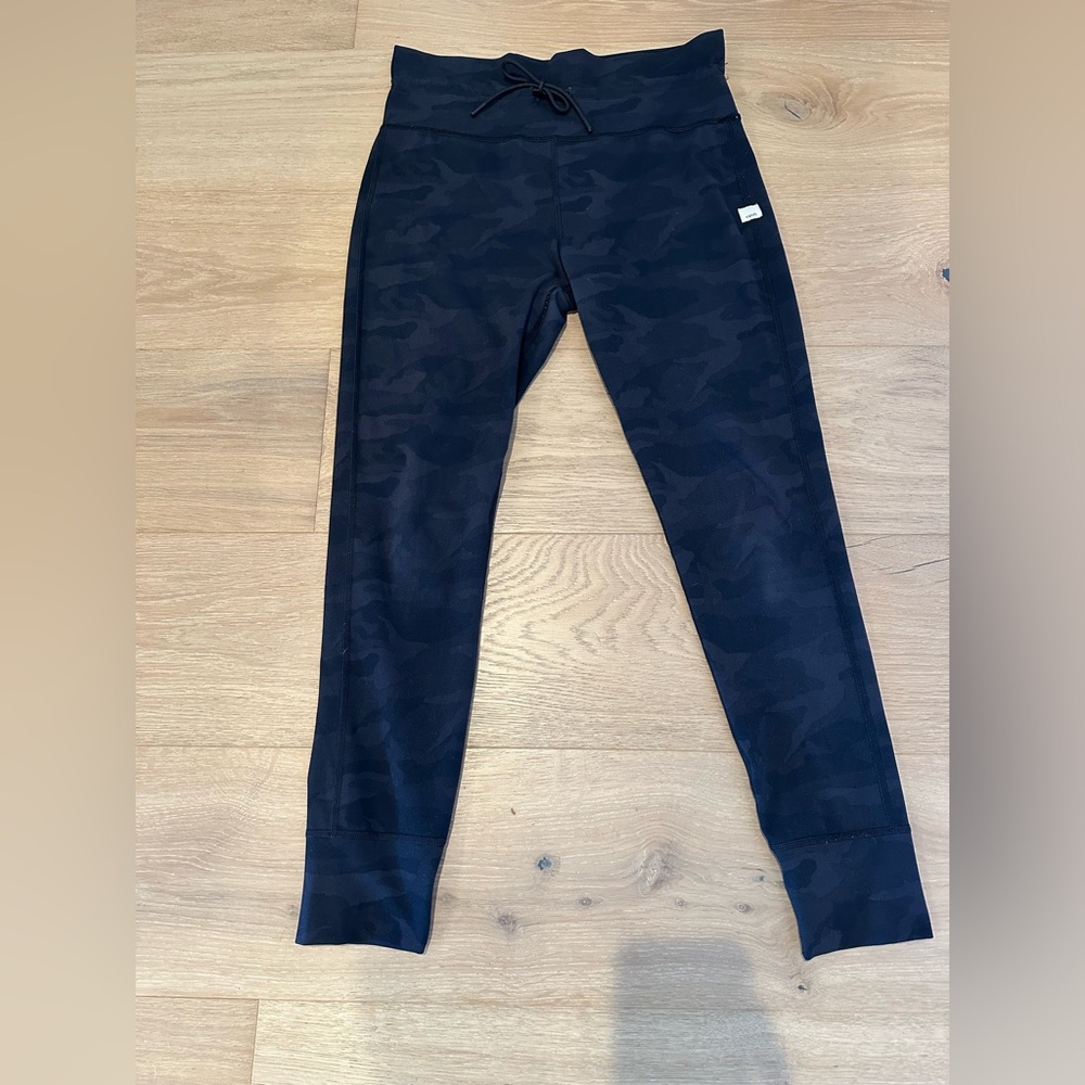 VUORI: Black Camouflage Leggings